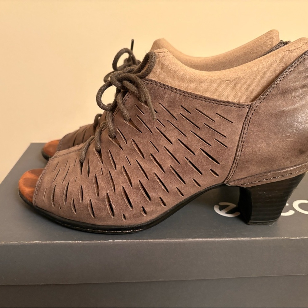 Rockport Stylish Women's Heeled Shoes - Grey